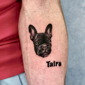 犬のポートレートタトゥーの写真