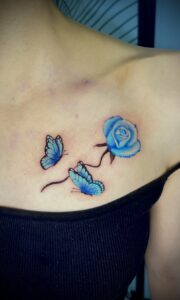 蝶々と薔薇のタトゥー写真