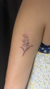 スズランのタトゥーの写真