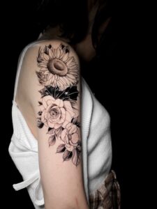 向日葵、牡丹のタトゥー写真