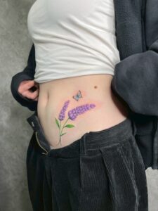 ラベンダーのタトゥー写真