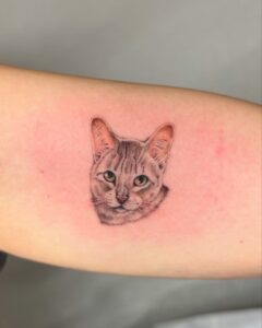 猫のポートレートタトゥー写真