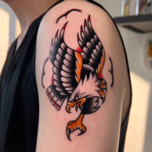 トラッドタトゥーの鷹の写真