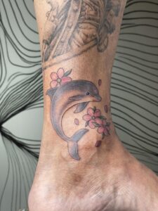 イルカのタトゥーの写真